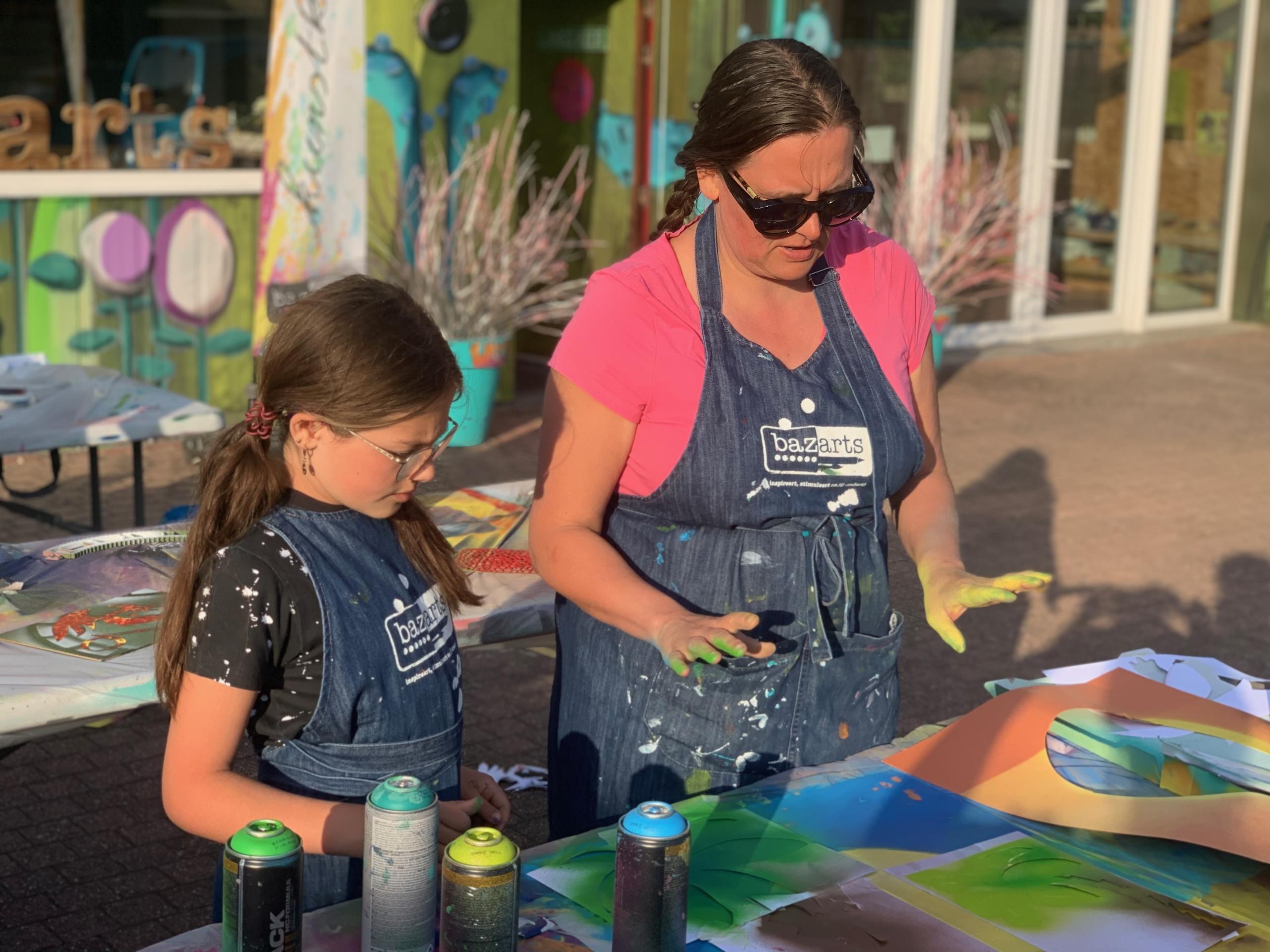 Ouder-tiener 10+: Graffiti stencil art - Foto