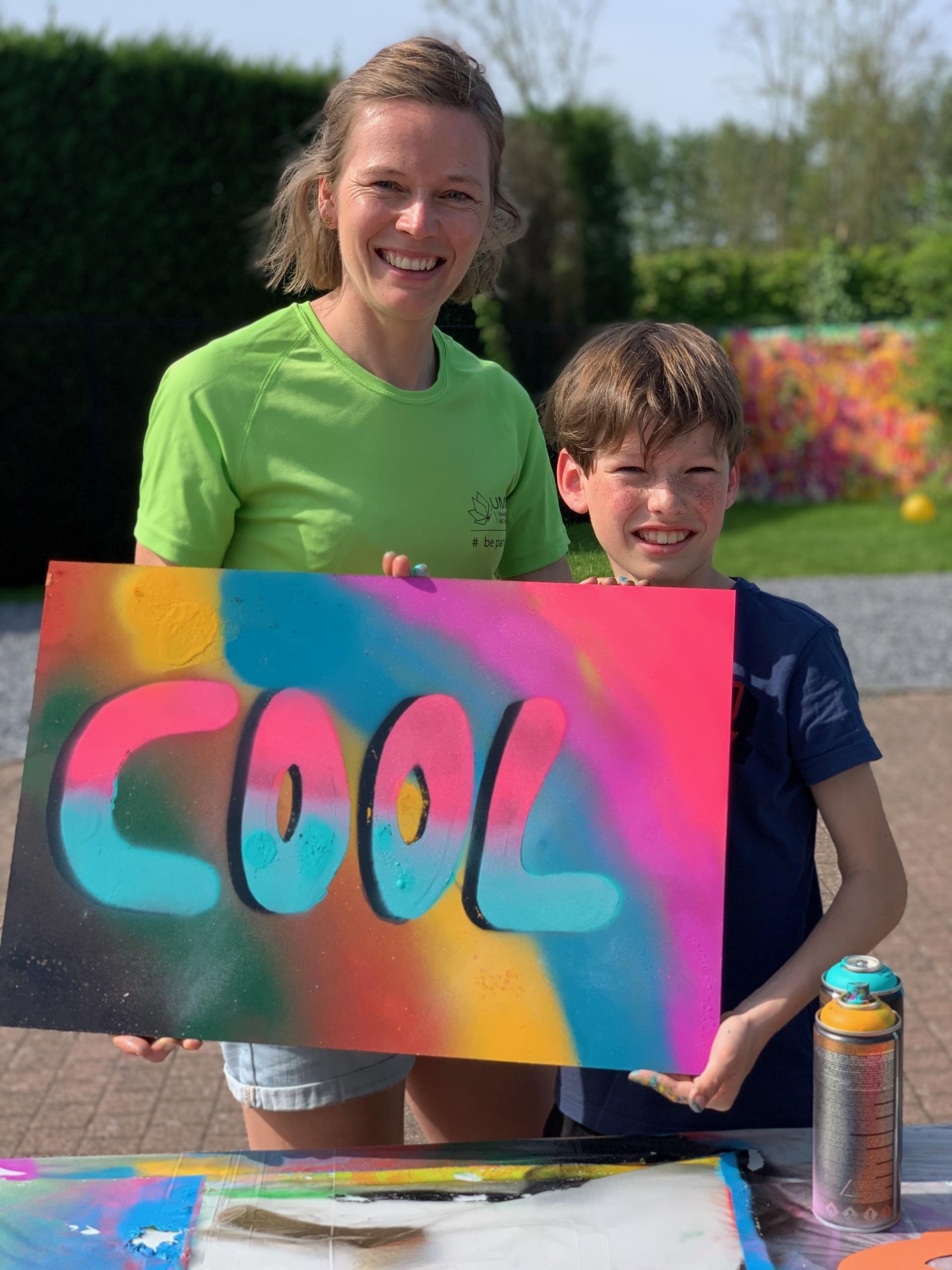 Ouder-tiener 10+: Graffiti stencil art - Foto