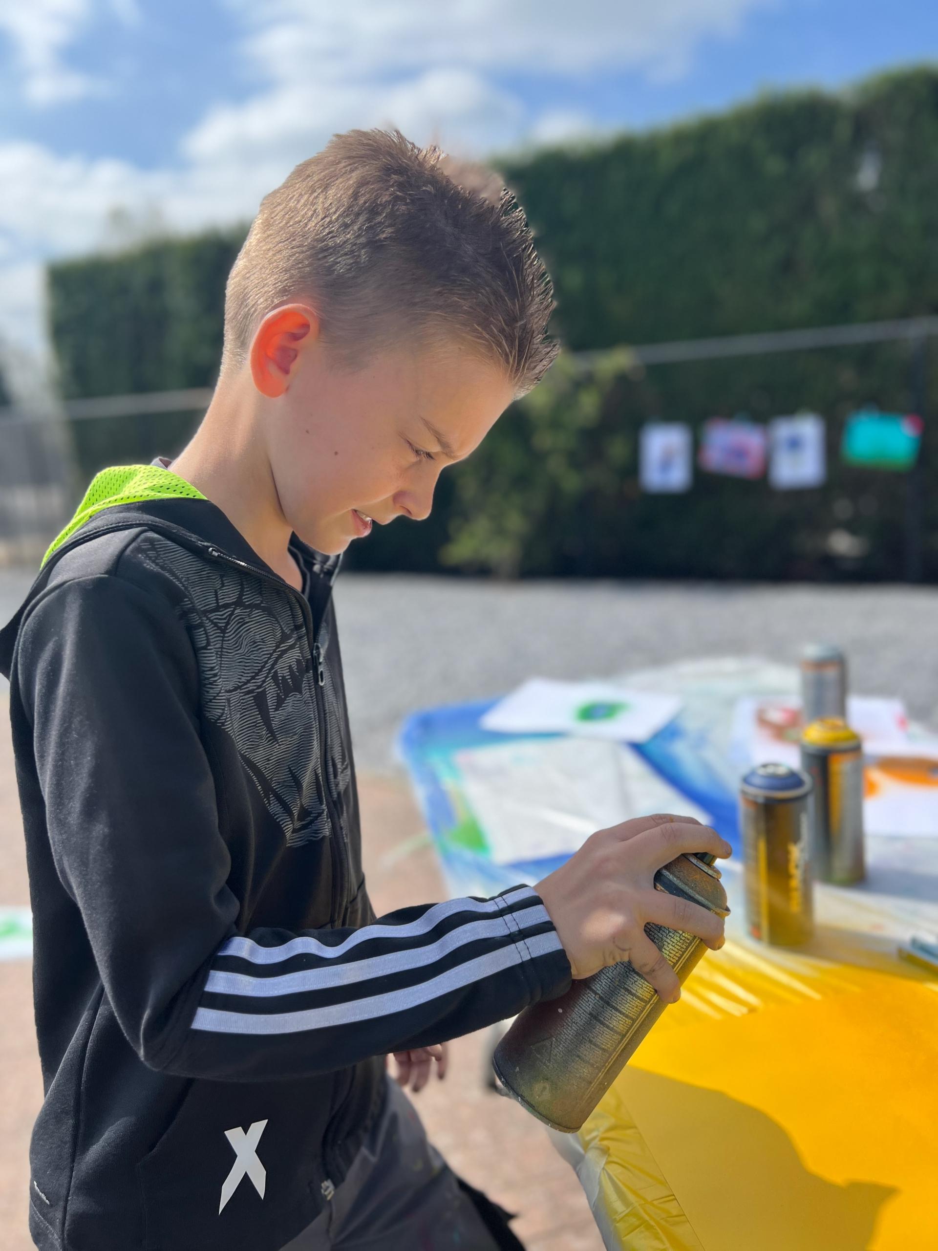 Ouder/kind: grote vogel: graffiti en acryl 10j+ - Foto