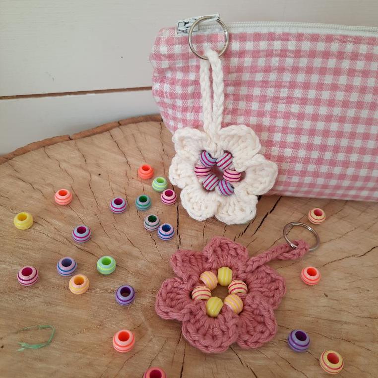 bloem sleutelhanger haken voor kinderen vanaf 12 jaar - Foto