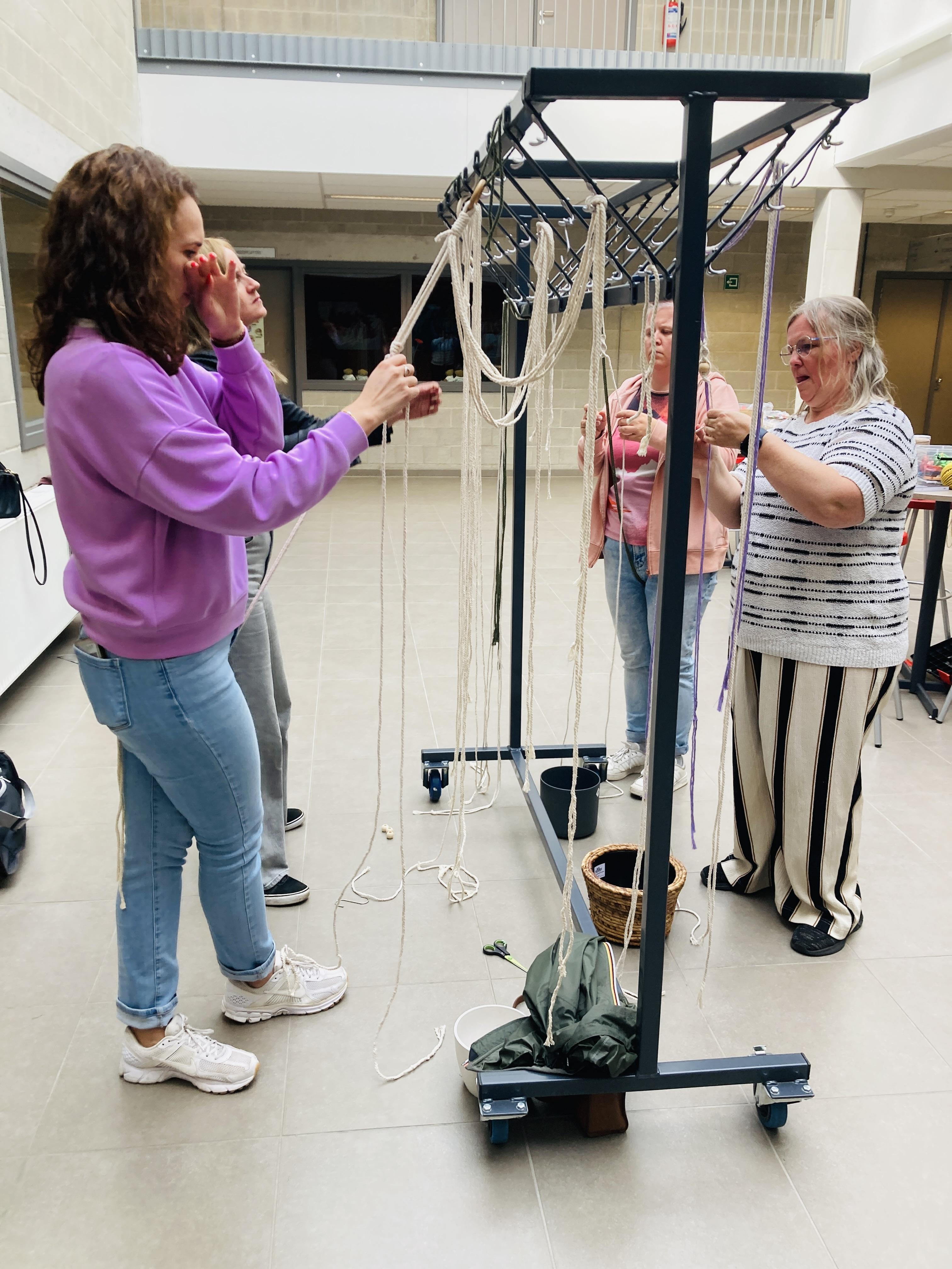 Macramé Plantenhangers maken - Foto