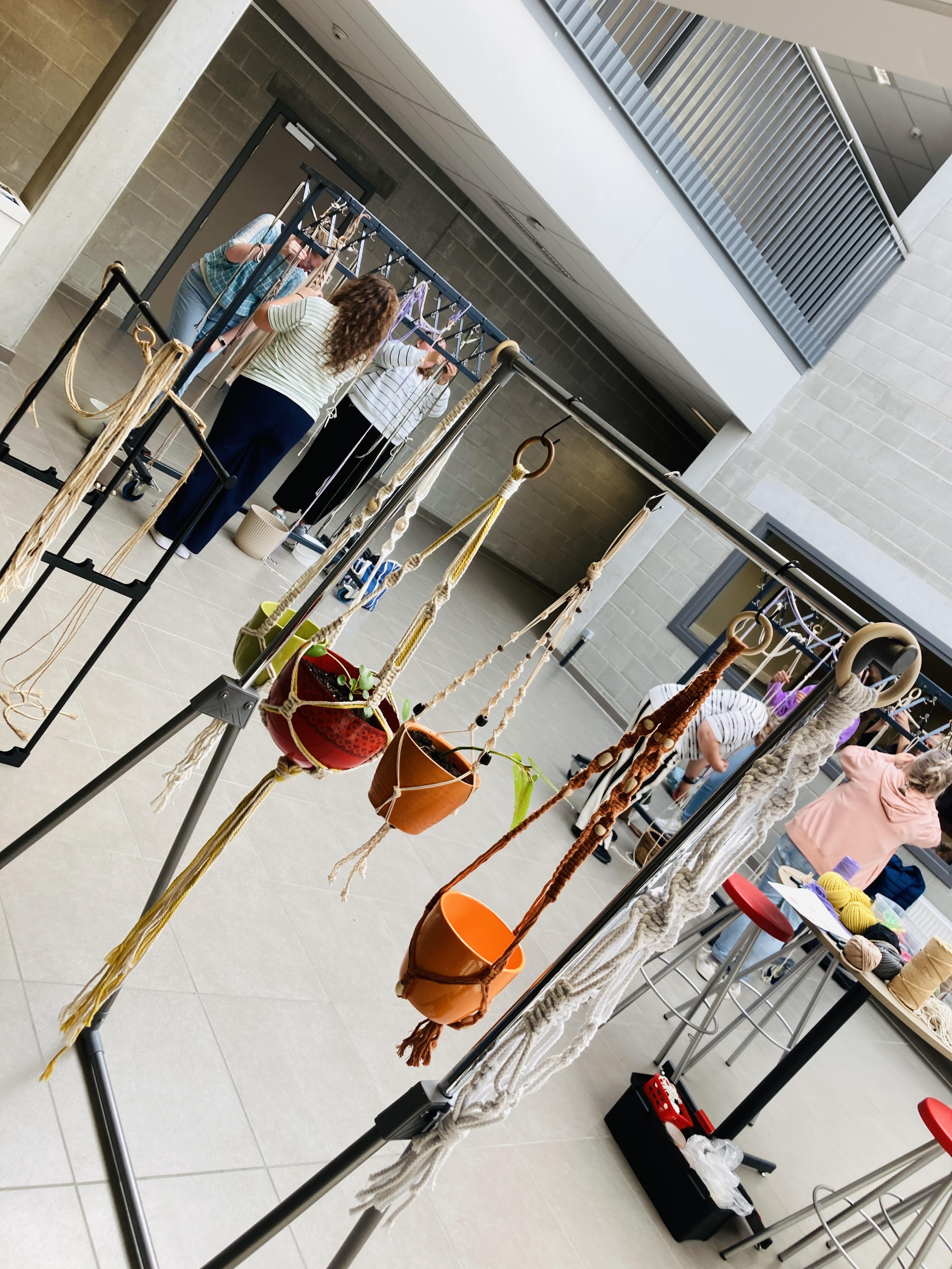 Macramé Plantenhangers maken - Foto