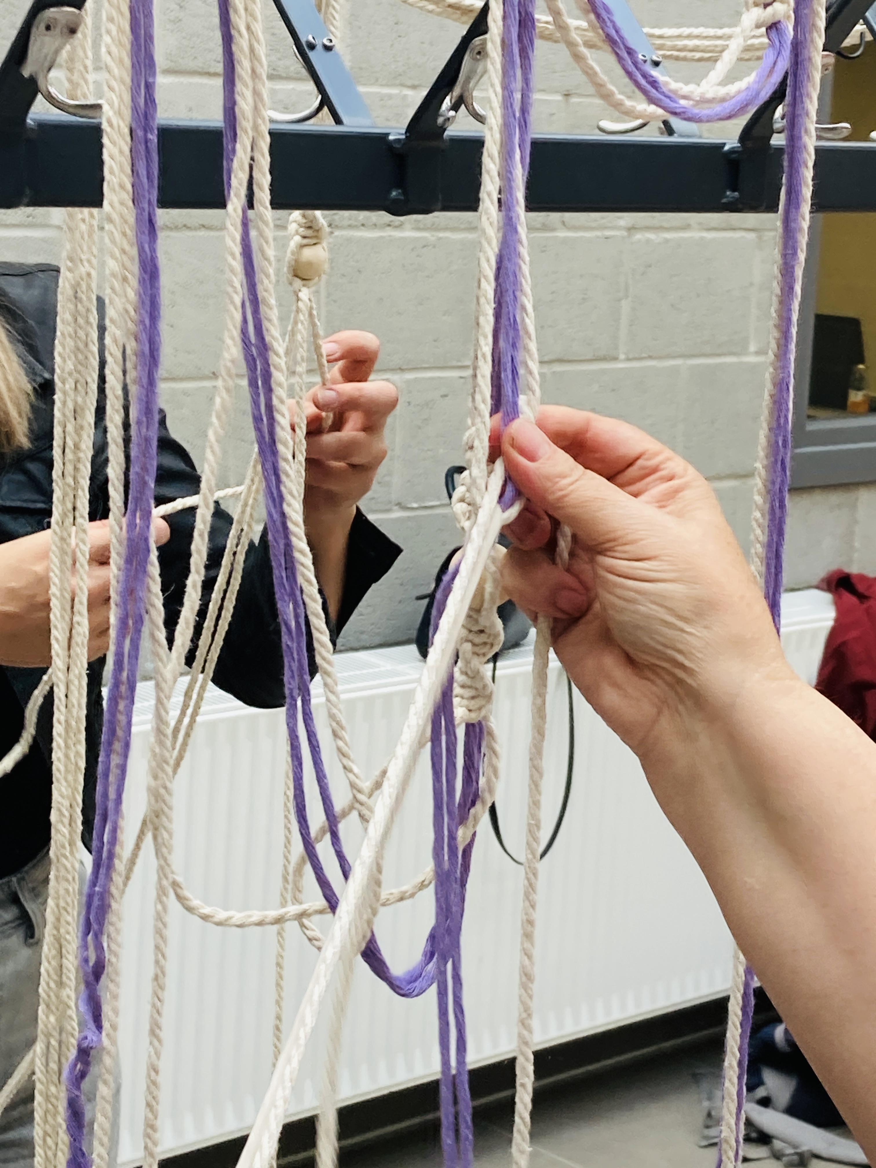 Macramé Plantenhangers maken - Foto