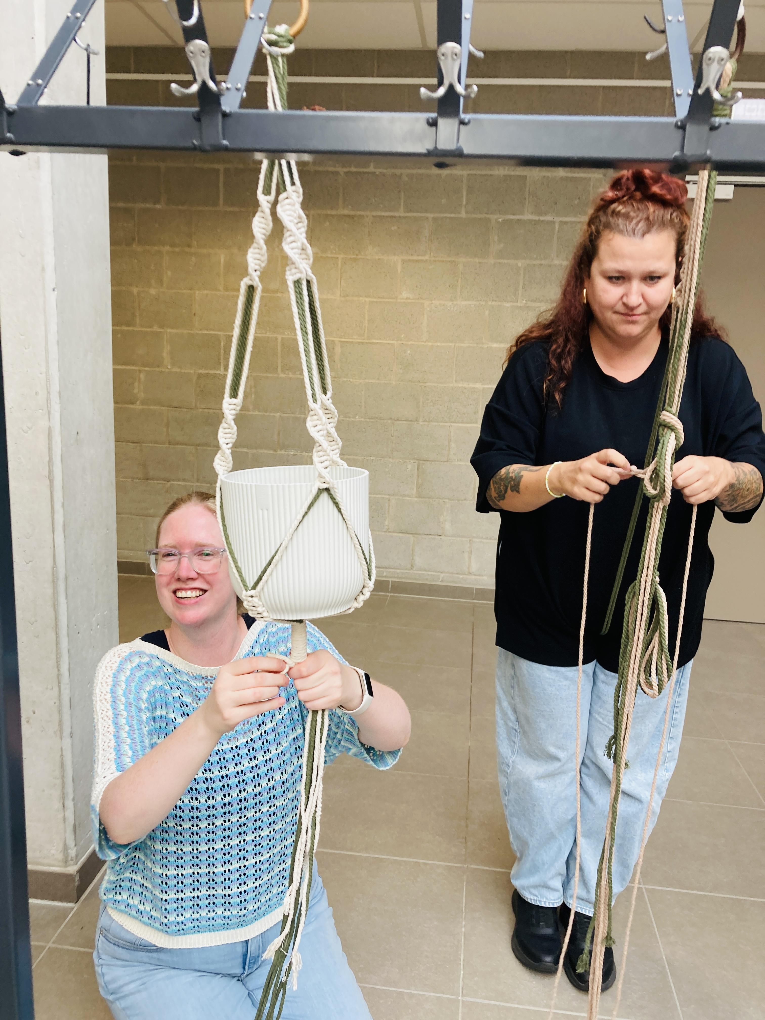 Macramé Plantenhangers maken - Foto
