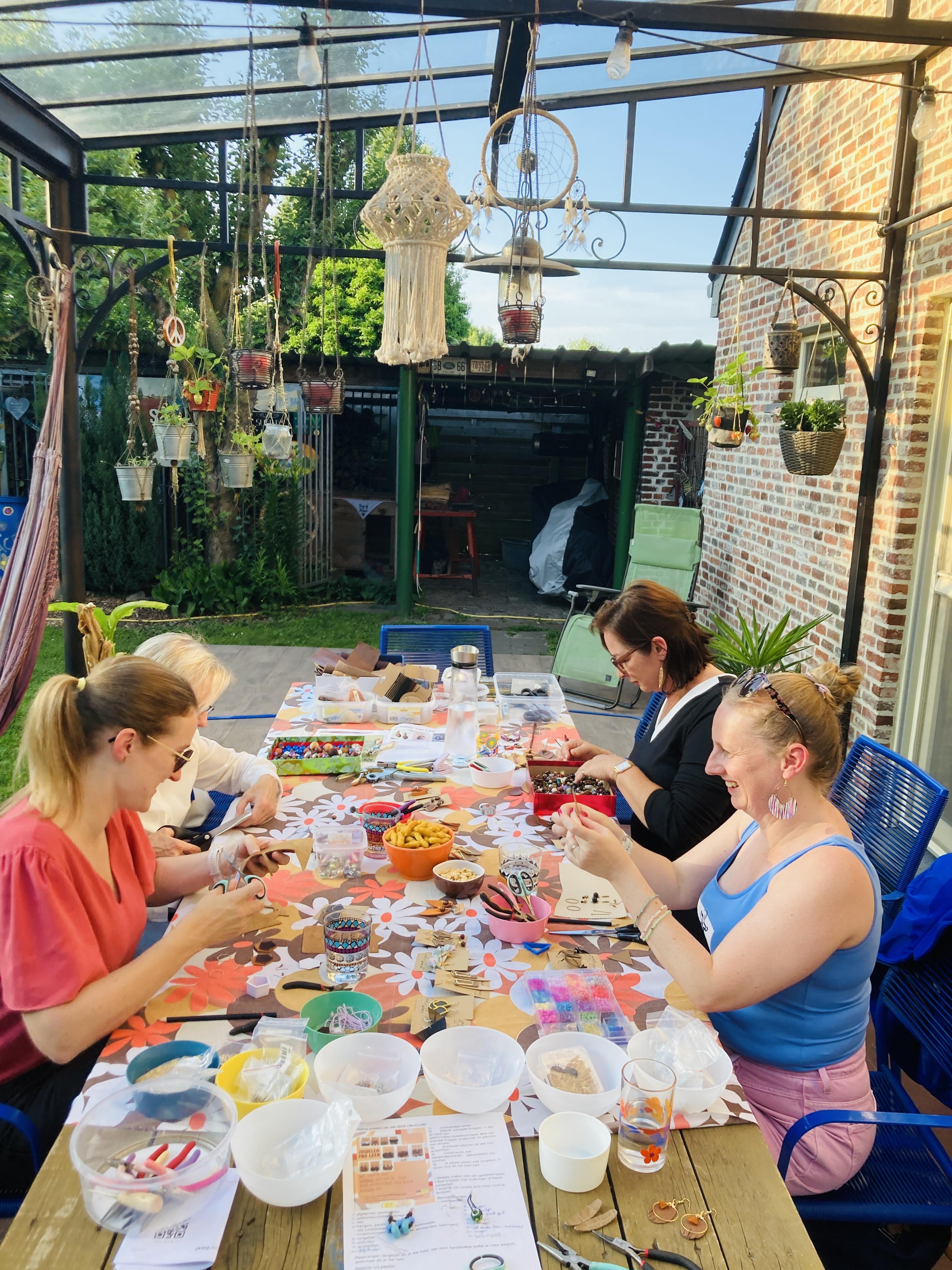 DIY jewellery workshop - Foto