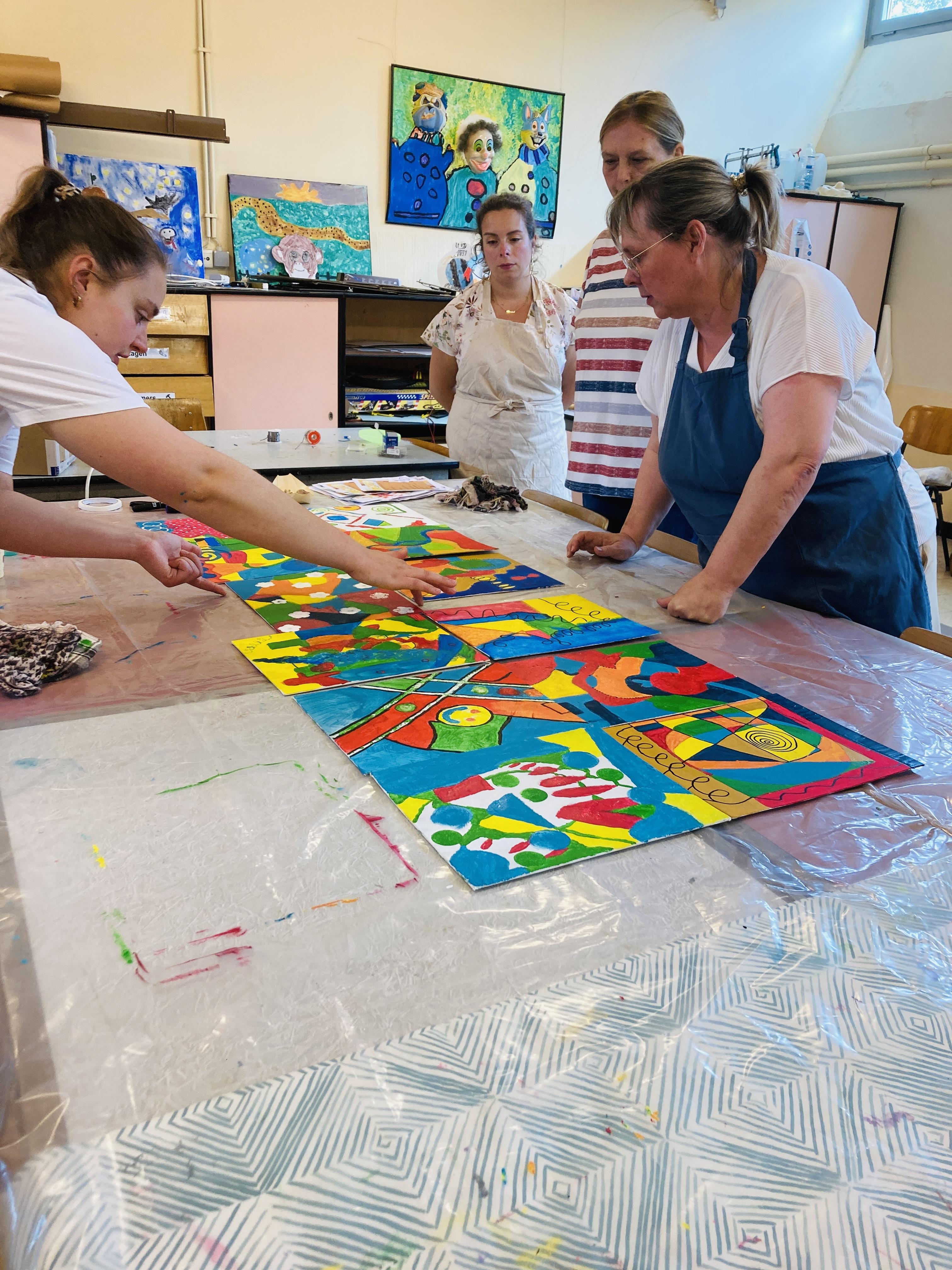 Teambuilding samengesteld schilderij - Foto