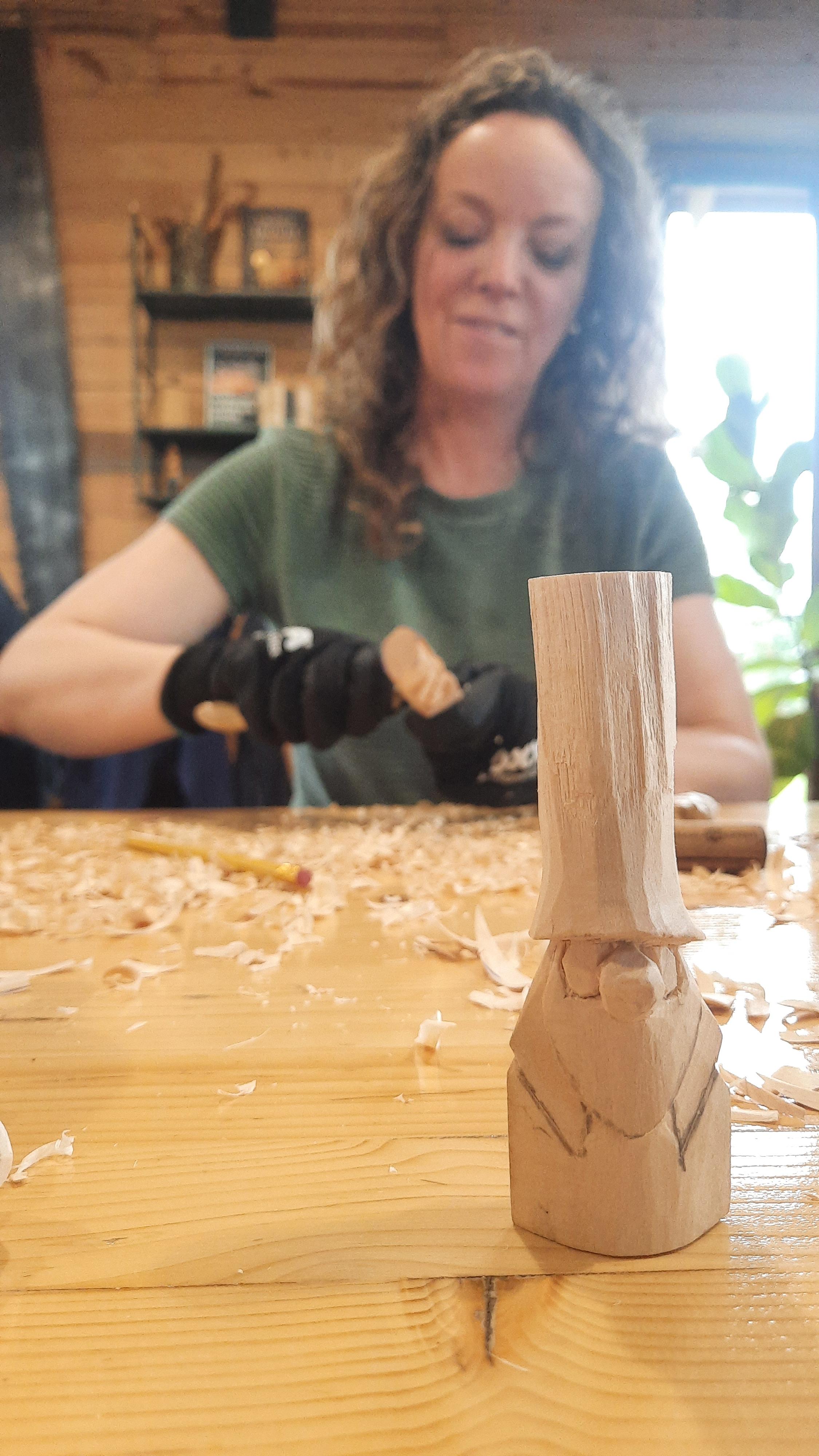 Kabouter snijden in hout - Foto