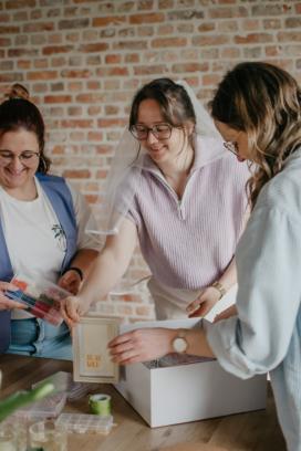 Charm bar DIY workshop box bachelorette