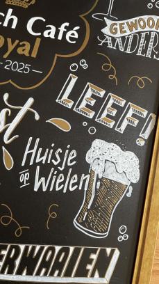 Krijtbord handlettering en tekenen