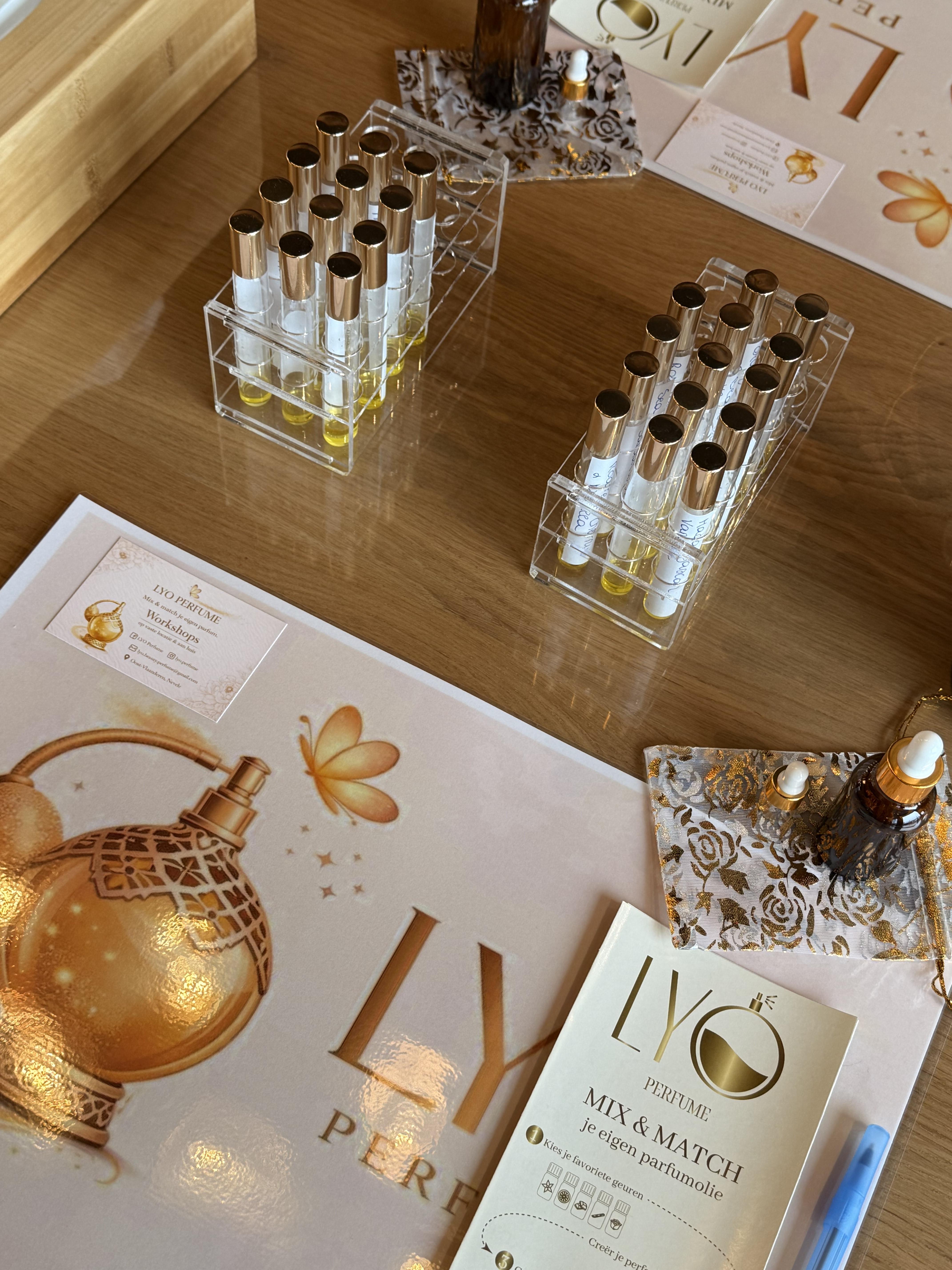PARFUM maken - Foto