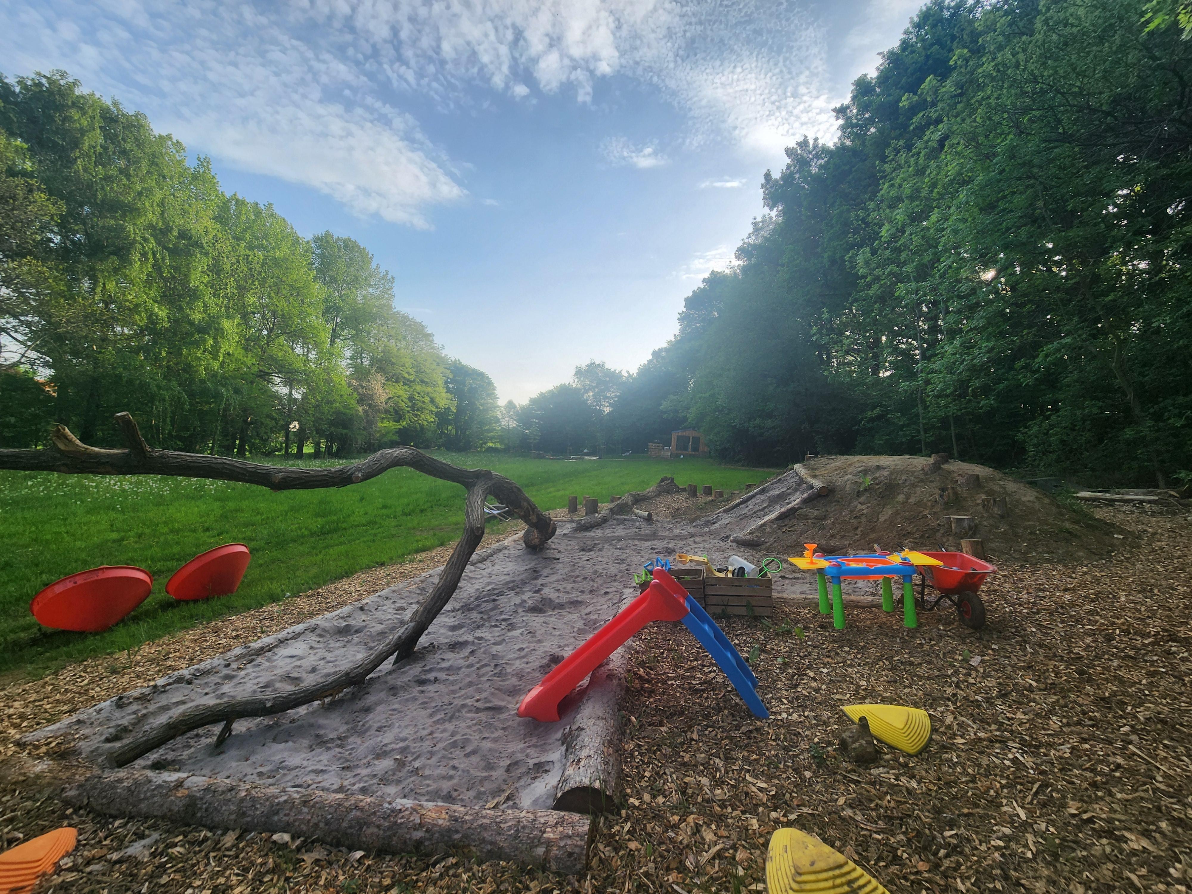 Vuurke stook: vuur leren maken met magnesiumsticks en koken/bakken op het vuur - Foto