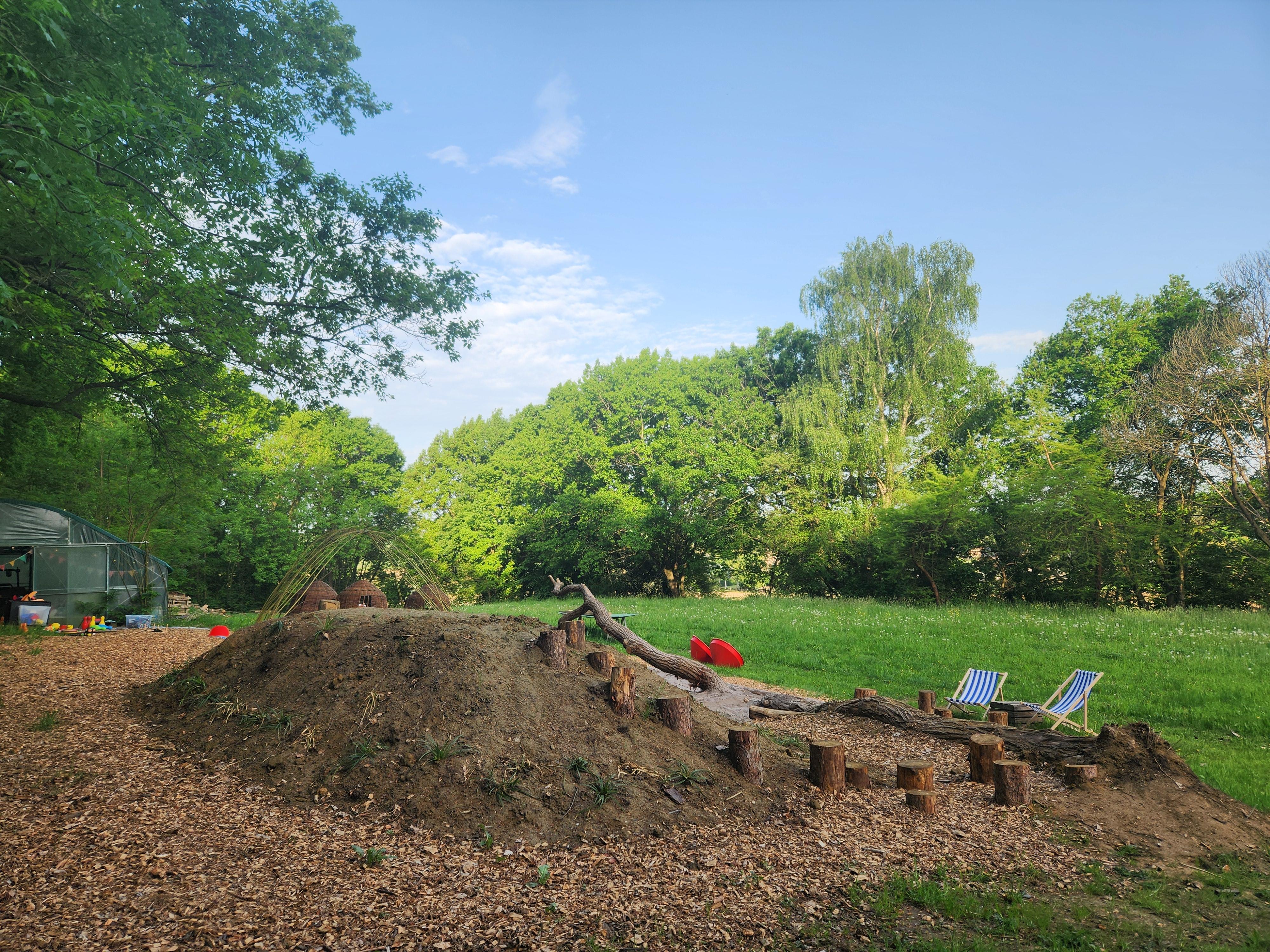 Vuurke stook: vuur leren maken met magnesiumsticks en koken/bakken op het vuur - Foto