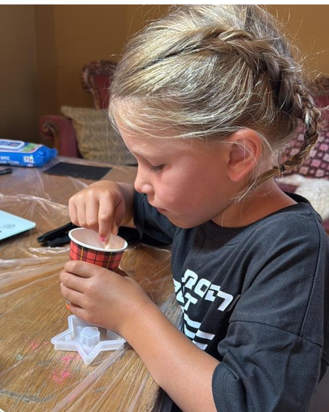 Ouder-kind workshop Jesmonite - Foto