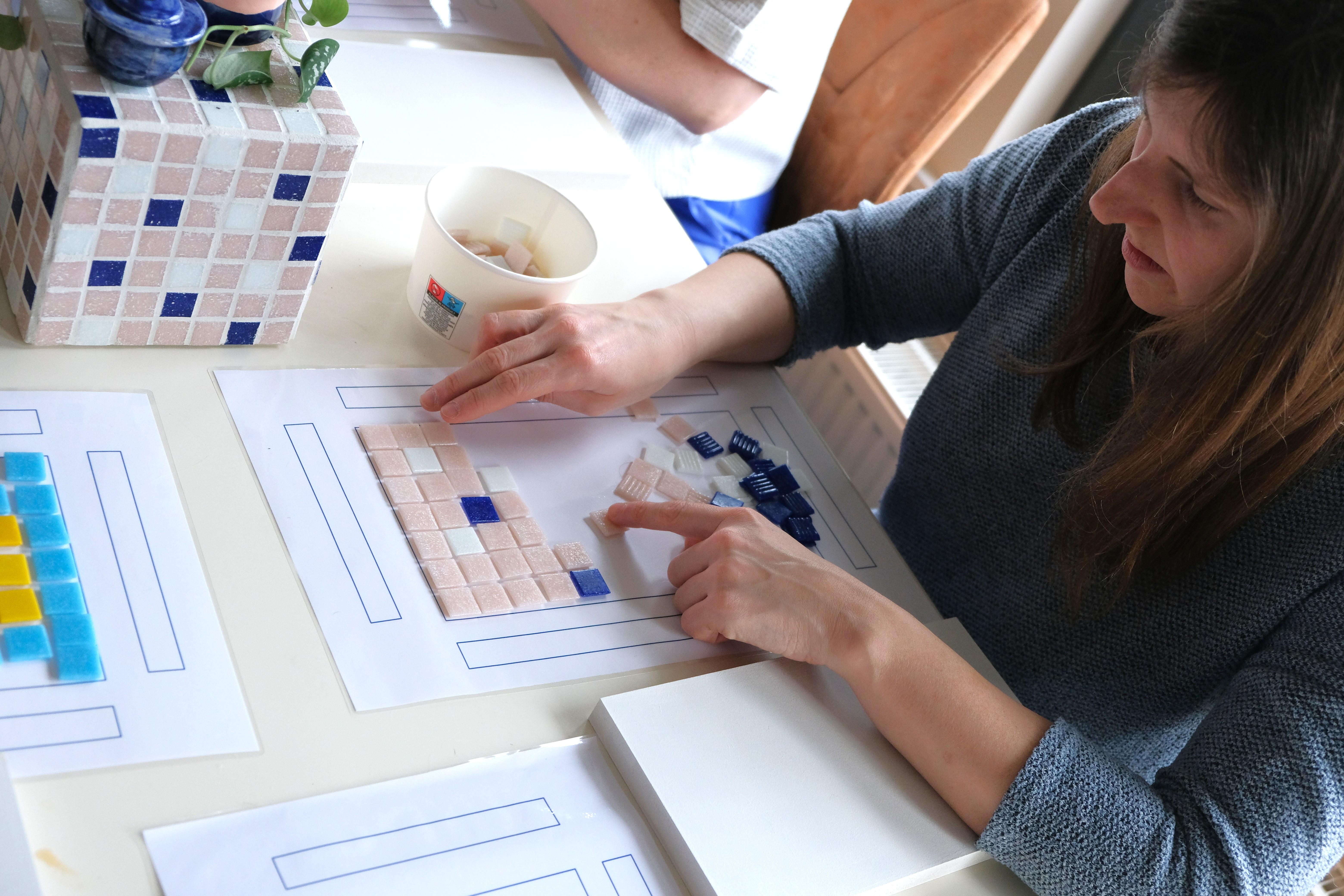 2-delige workshop: Creëer je eigen mozaïek tapasplank & onderleggers - Foto