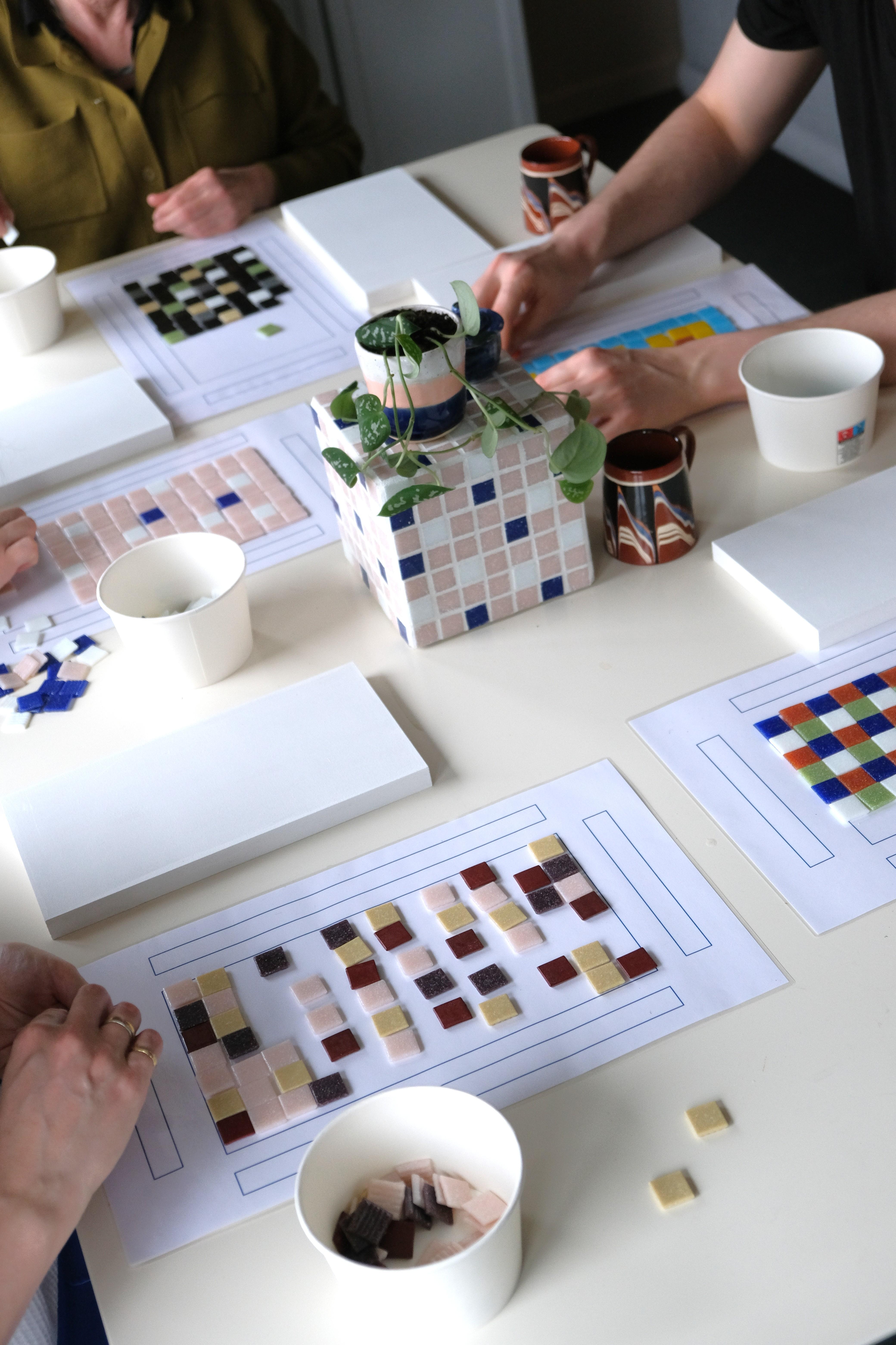 2-delige workshop: Creëer je eigen mozaïek tapasplank & onderleggers - Foto