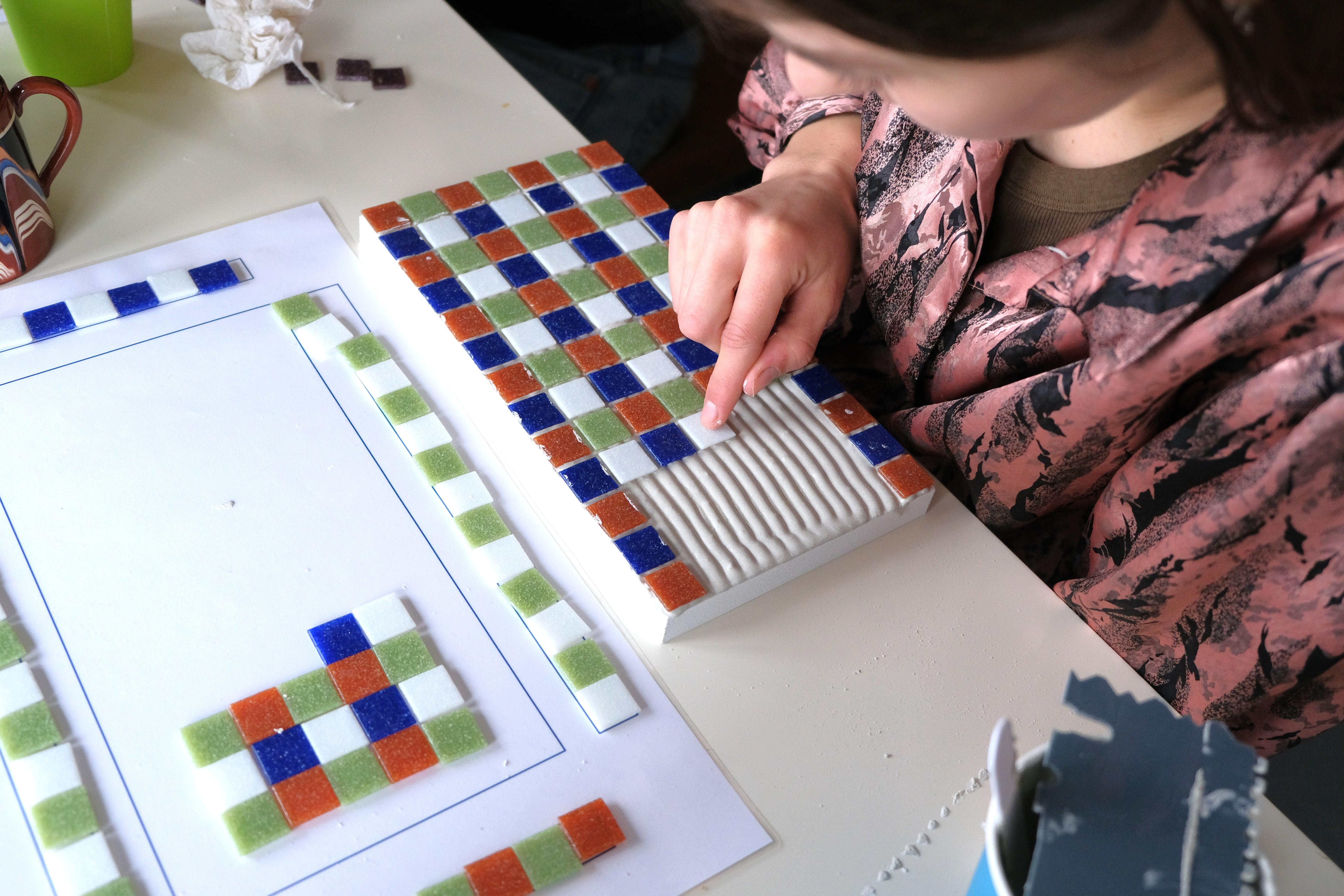 2-delige workshop: Creëer je eigen mozaïek tapasplank & onderleggers - Foto