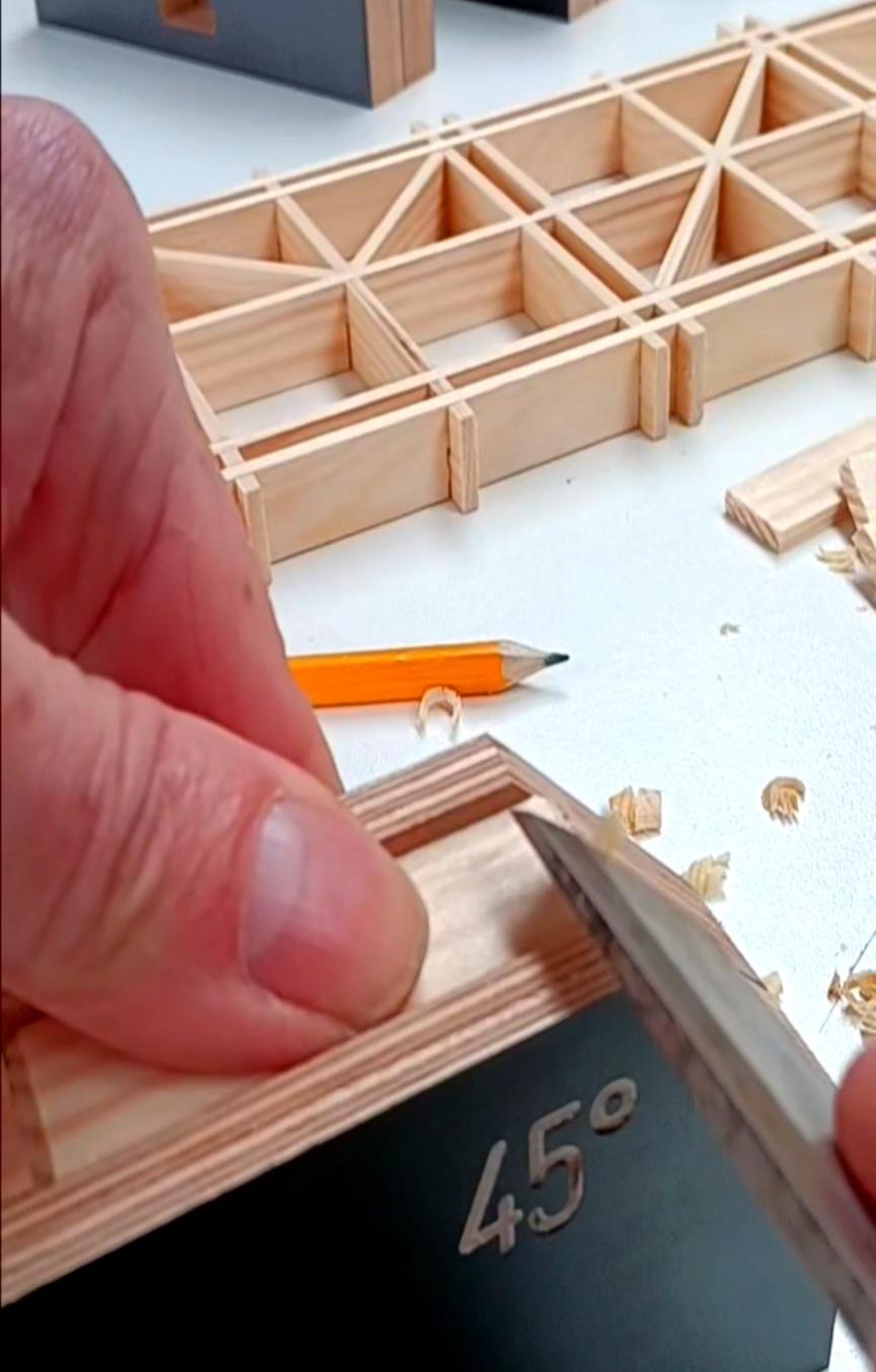 Houtsnijden voor beginners - Kumiko Tray. - Foto