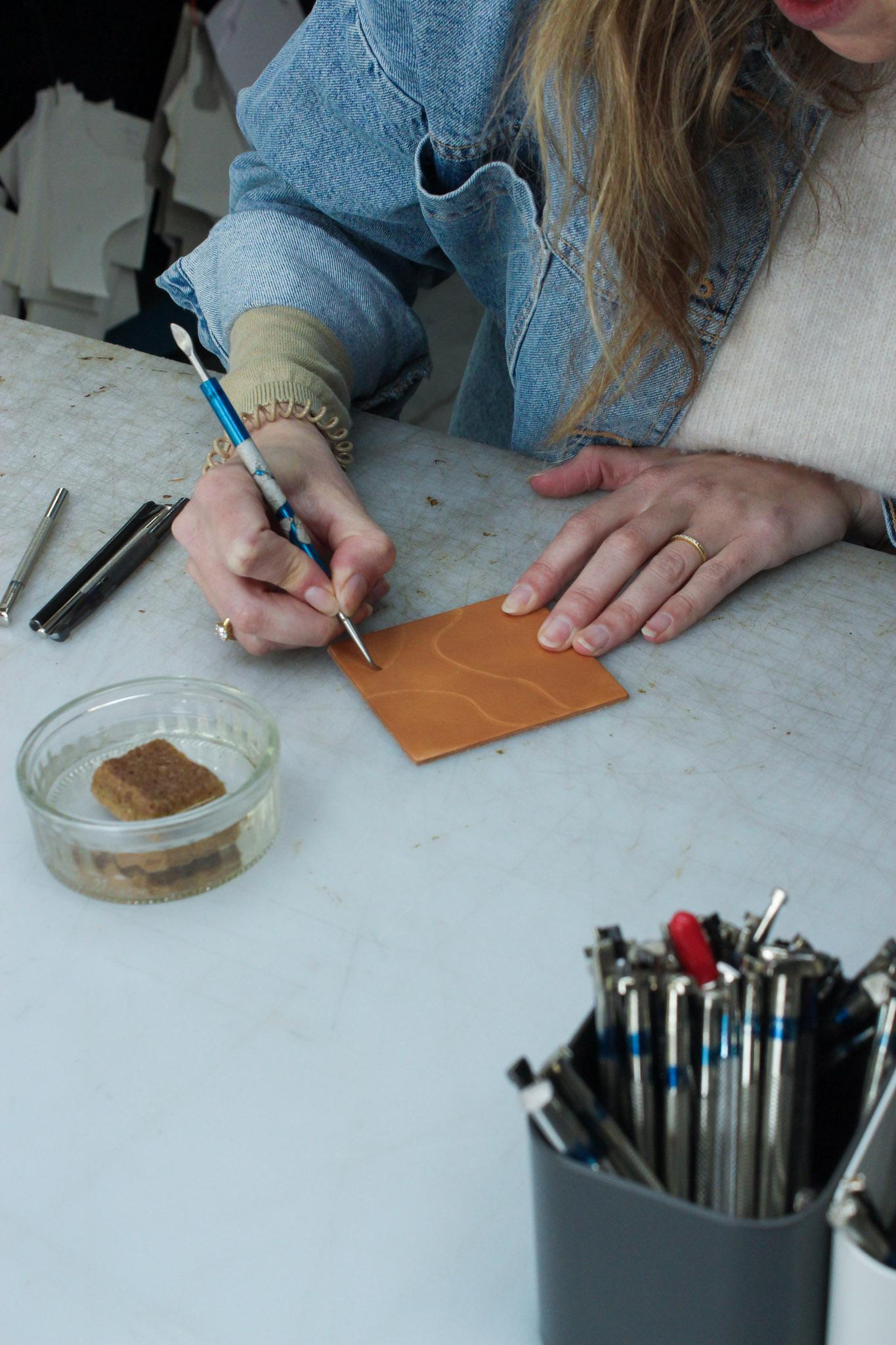 Leathercarving en tooling voor beginners - Foto