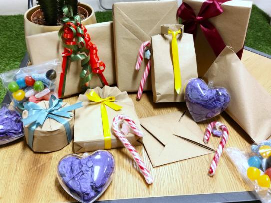Workshop cadeaus inpakken