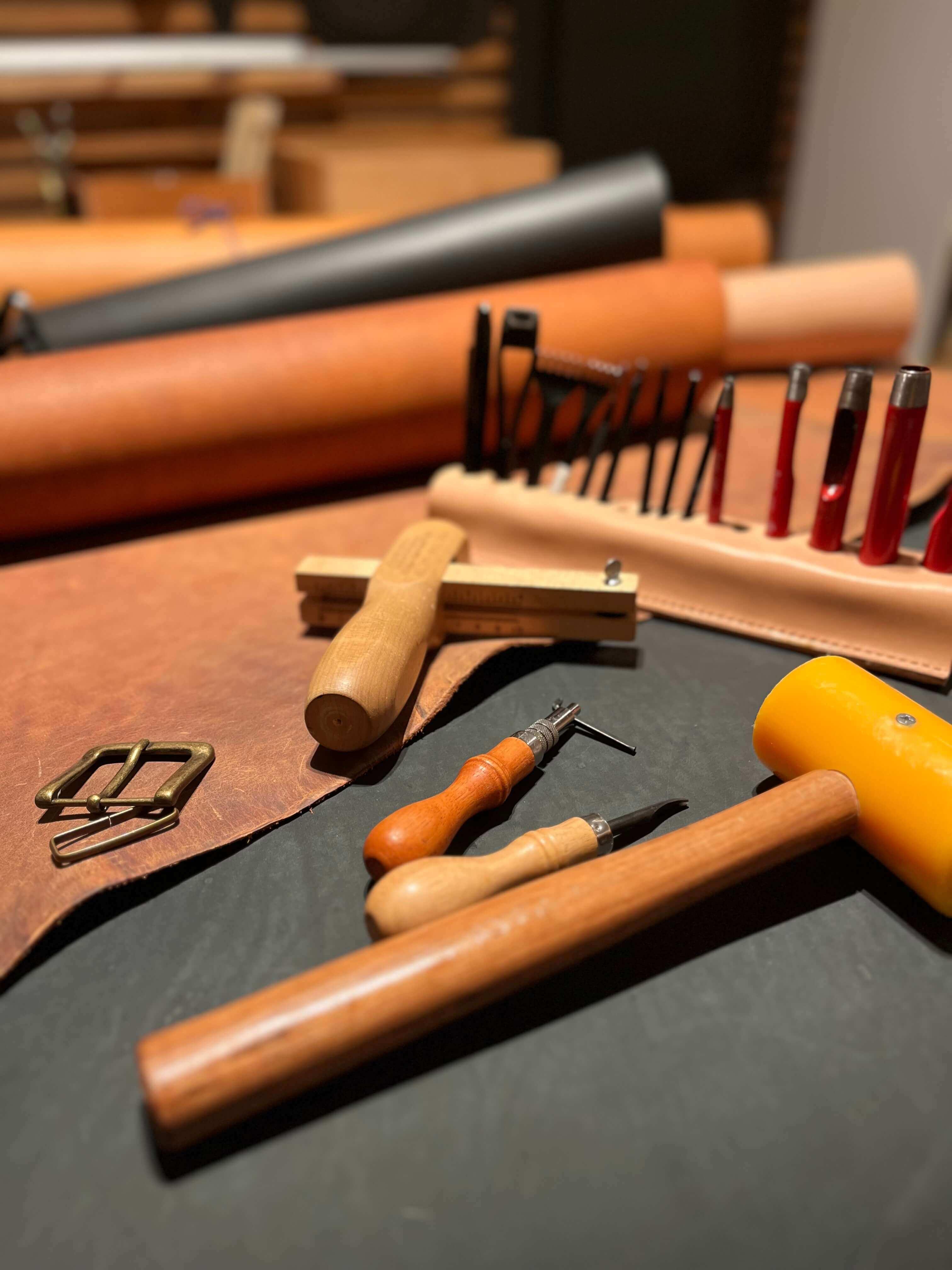 Workshop lederen broeksriem maken - Foto