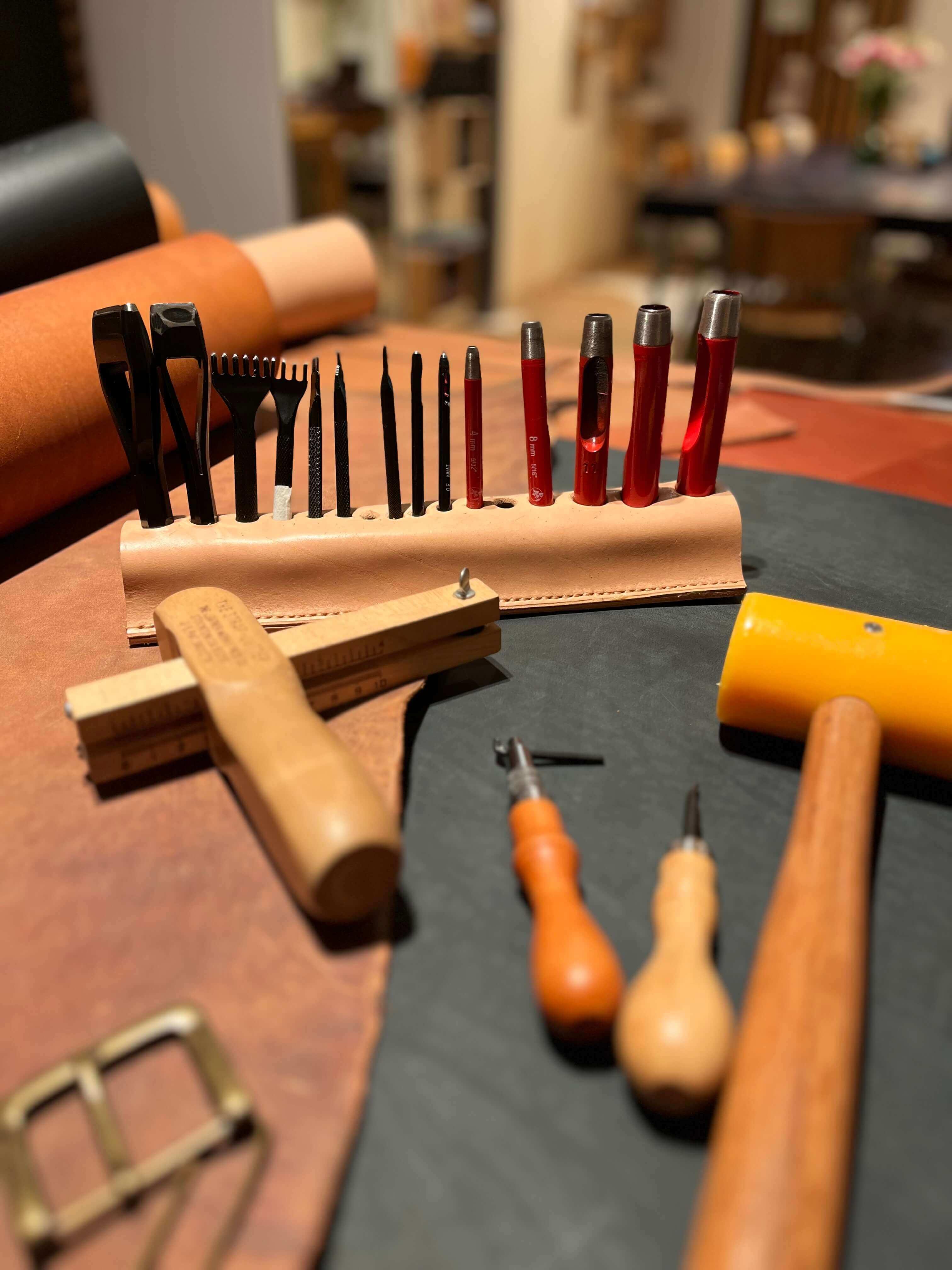 Workshop lederen broeksriem maken - Foto