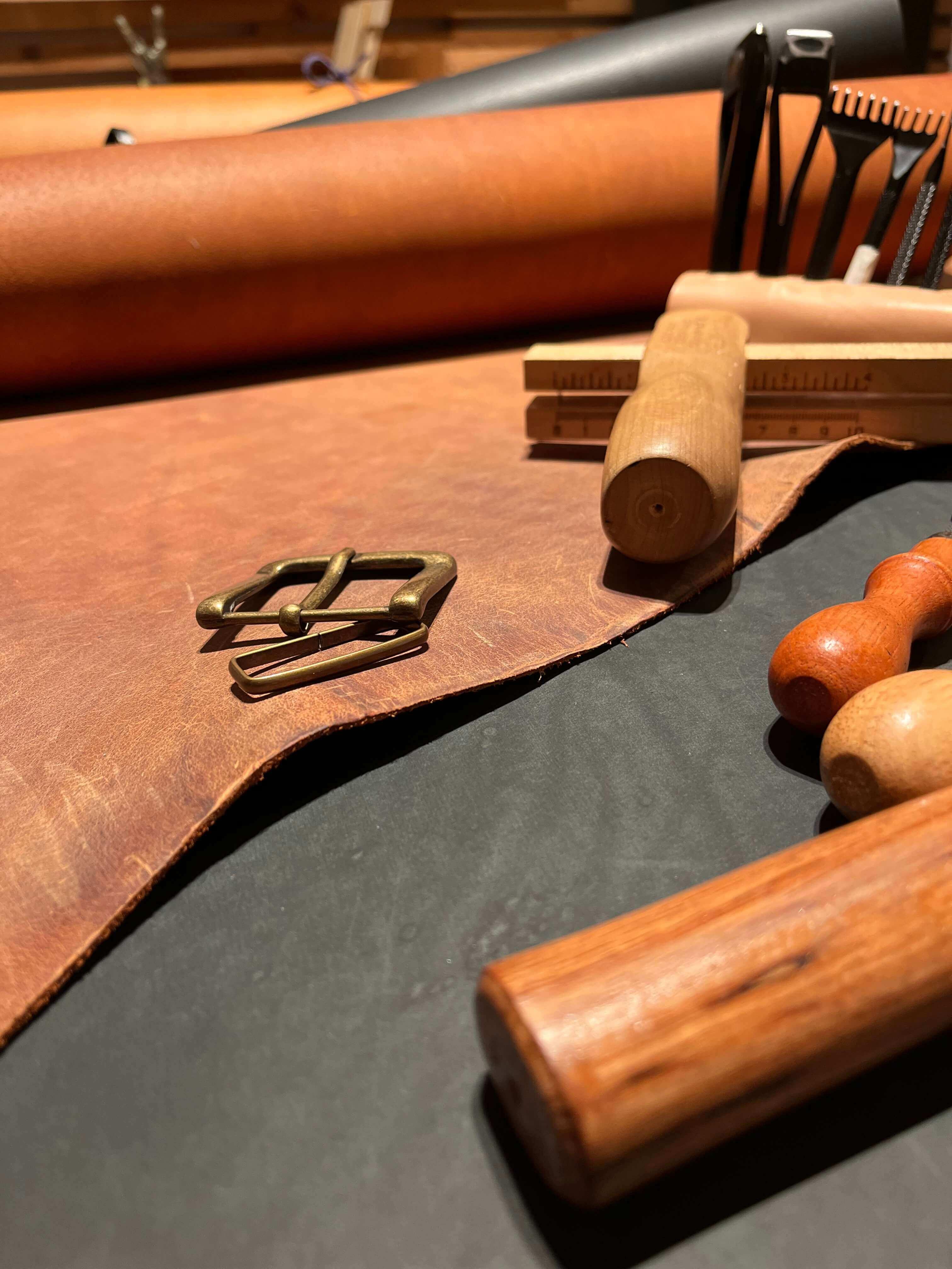 Workshop lederen broeksriem maken - Foto