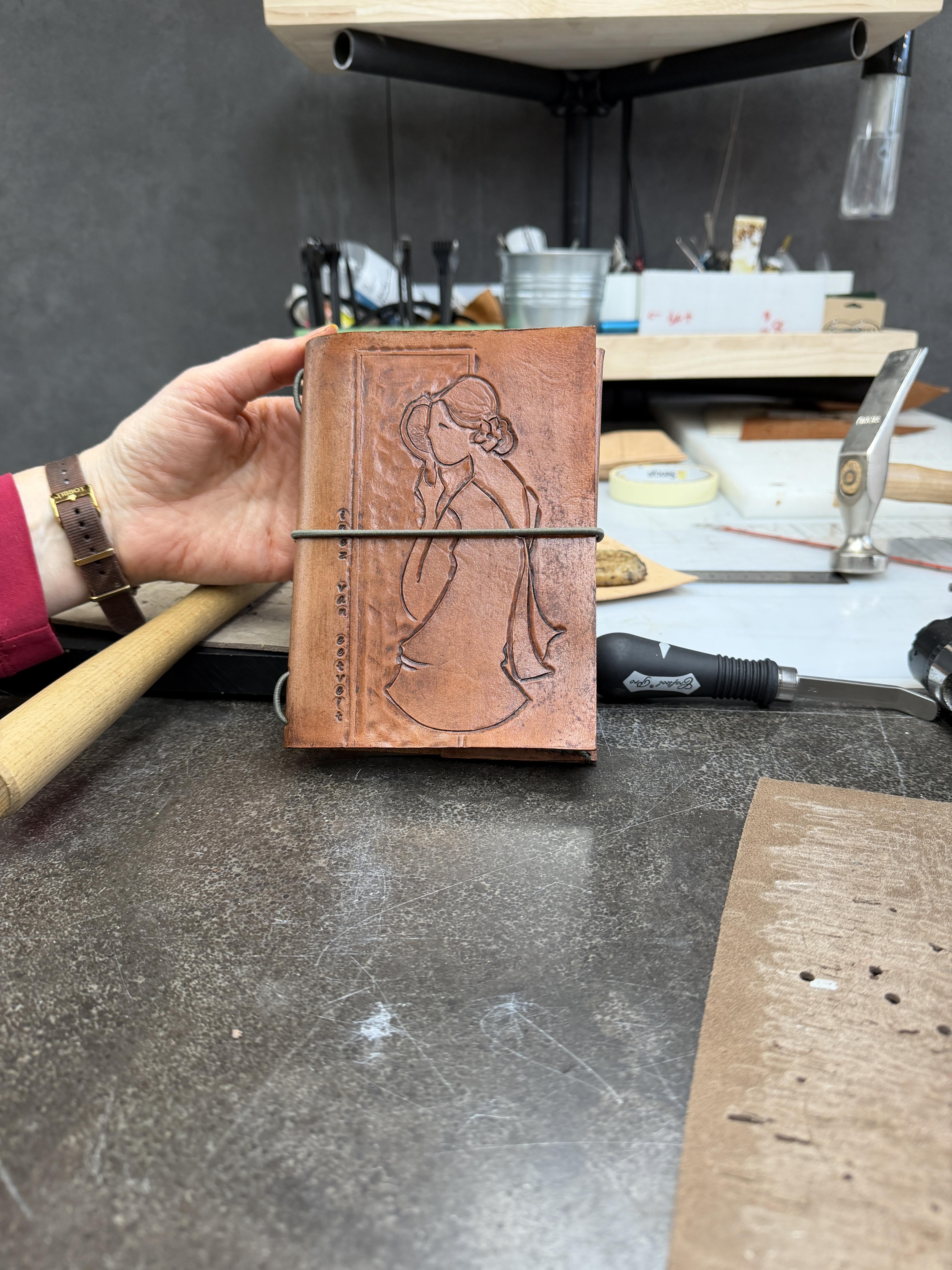 Leathercarving en tooling voor beginners - Foto