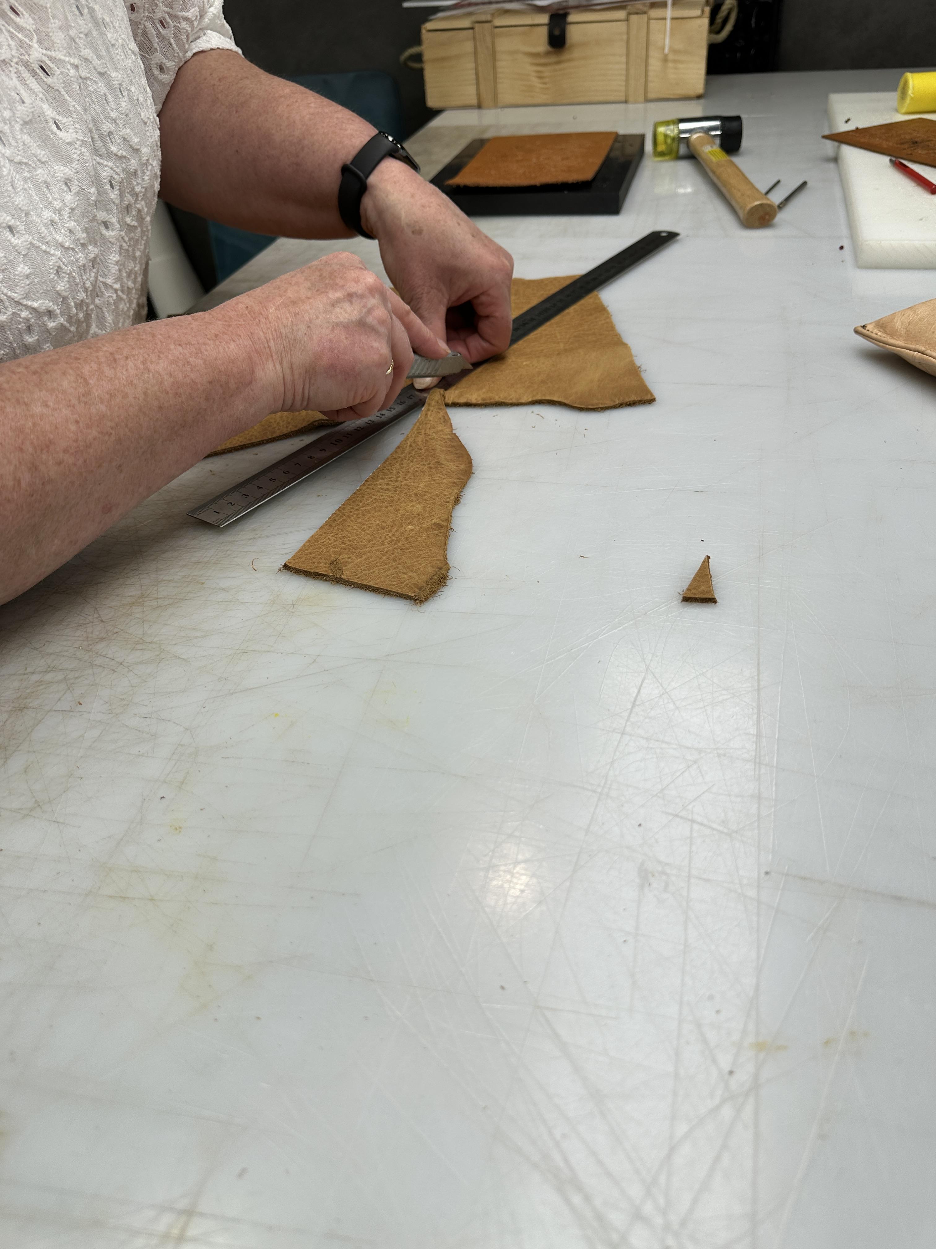 Lederen wallet maken zonder naaien (Privé groep) - Foto