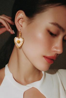 Workshop epoxy oorbellen maken met o.a. droogbloemetjes