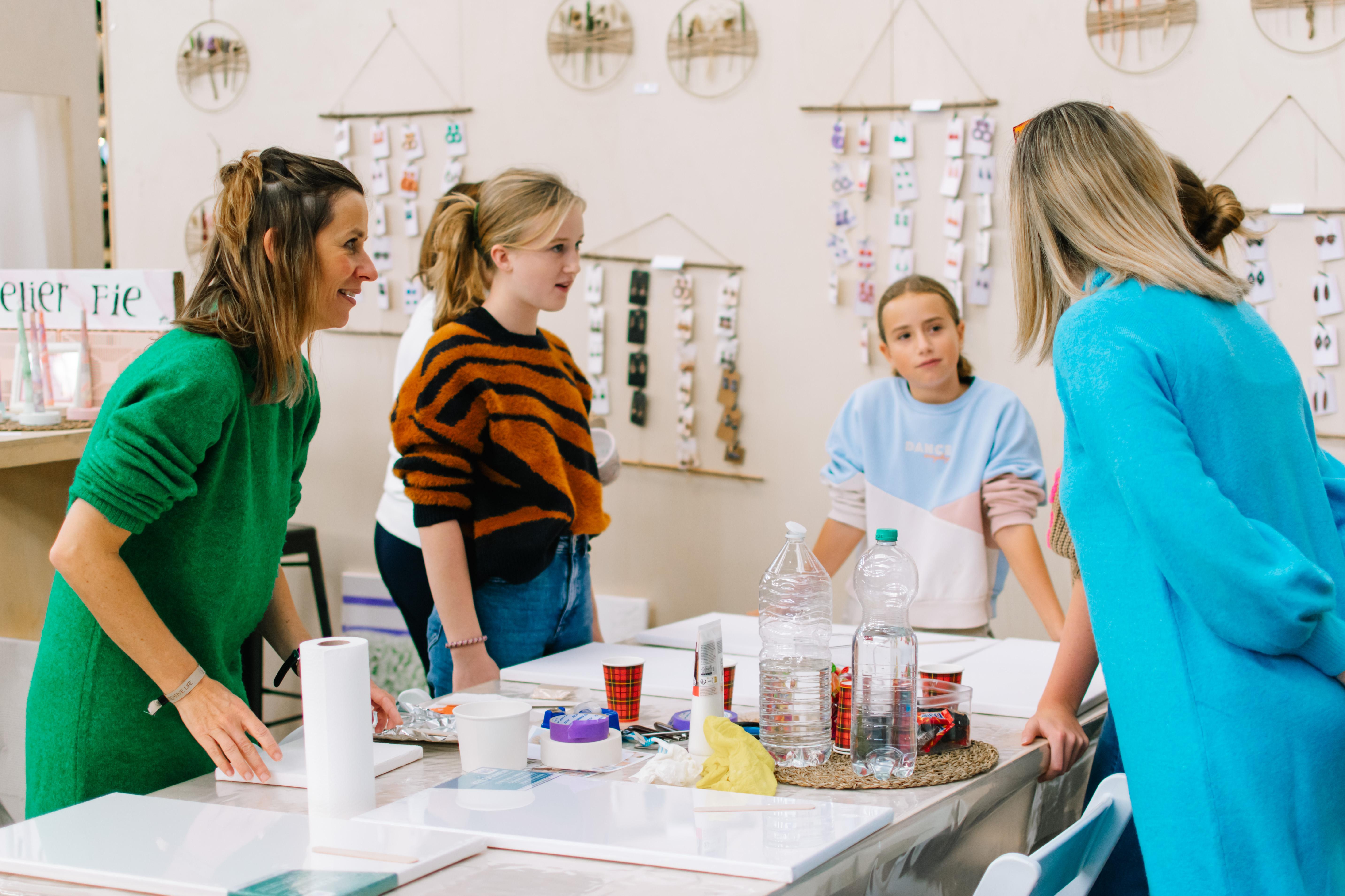 Textuurschilderen op canvas voor events - Foto