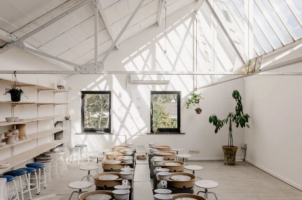 Workshop Pottenbakken op schijf (in Gent) voor een groep