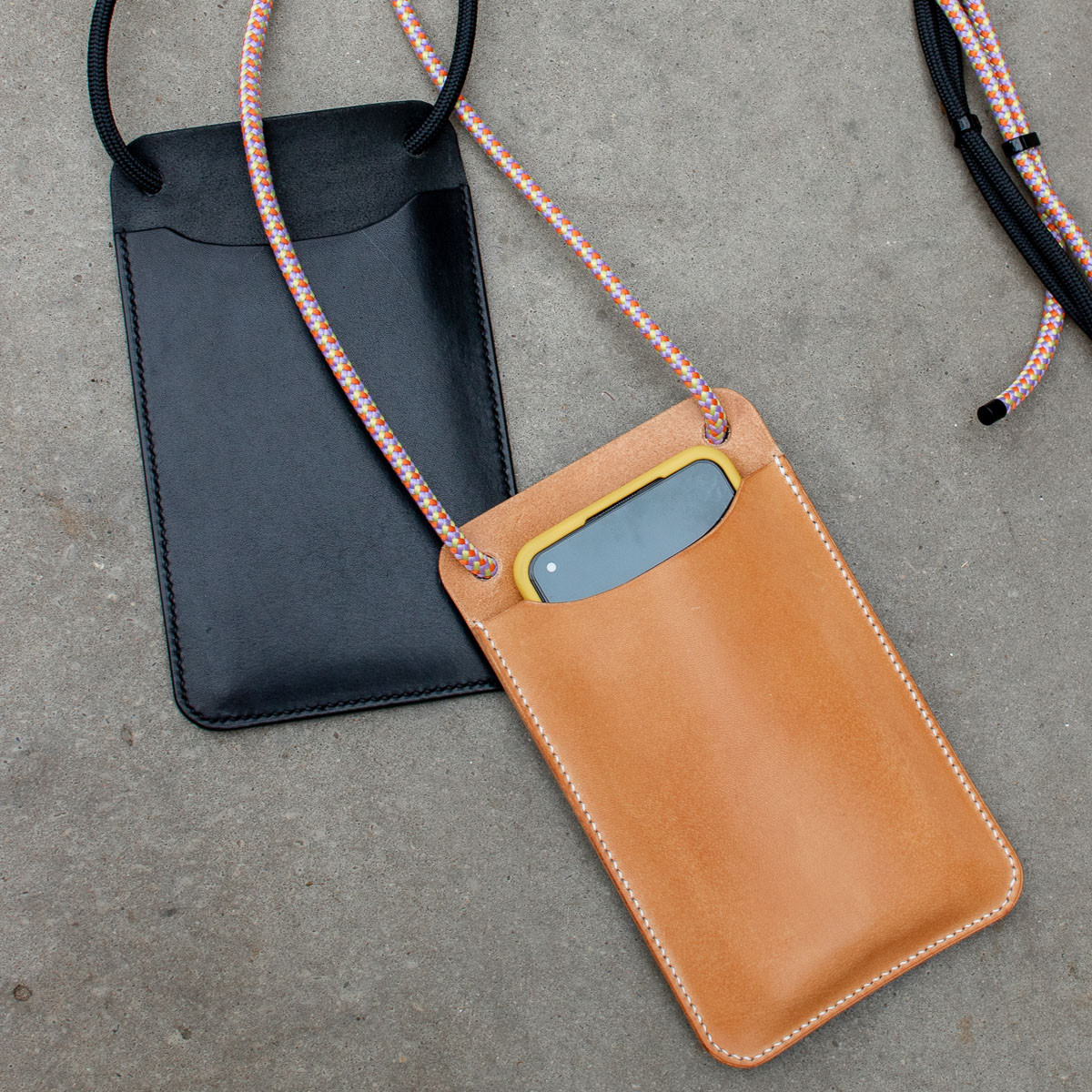 Workshop Ambachtelijk leerbewerken - telefoontasje (eigen datum) - Foto