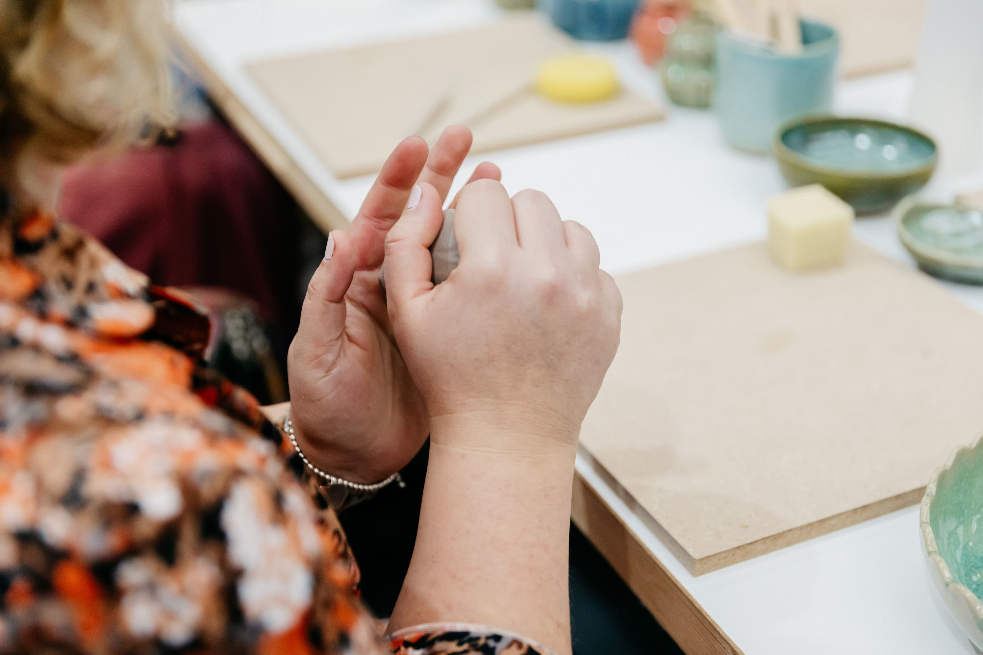 Keramiek handvormen workshop voor groepen - Foto