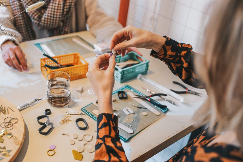 Workshop Polimeerklei oorbellen - Foto