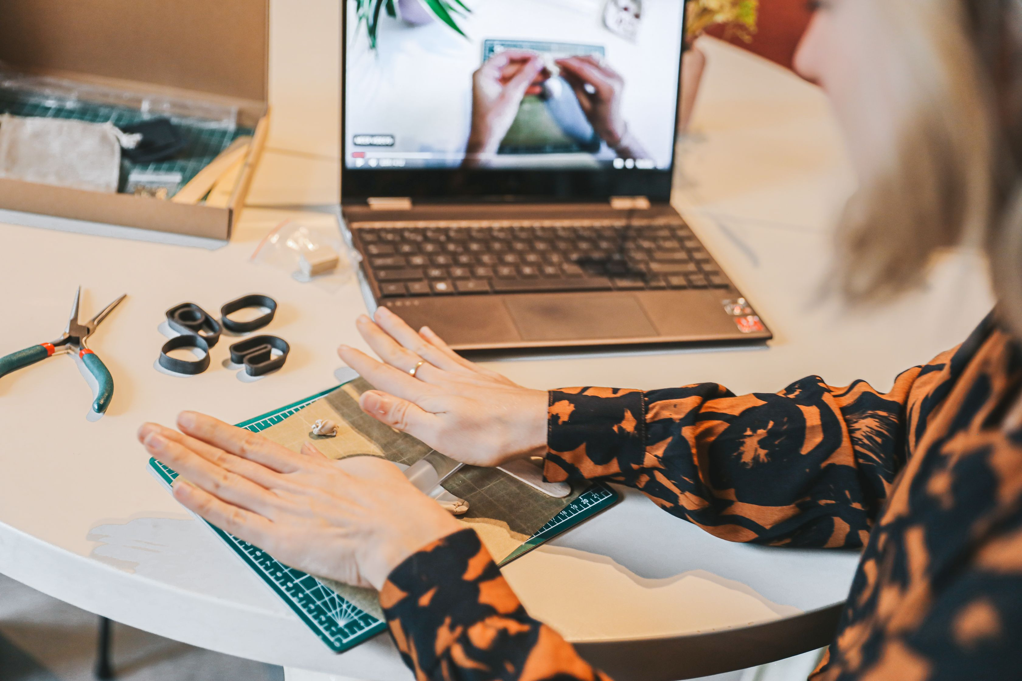 Juwelen in polimeer klei DIY BOX - Hip en Trendy - Foto