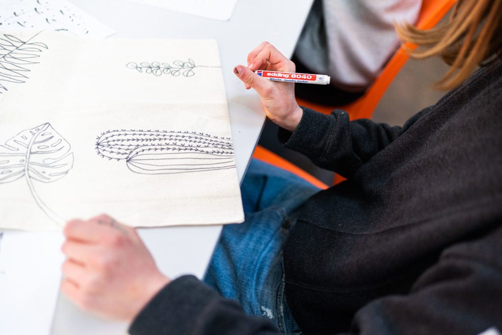 Workshop handletteren op materialen - Foto