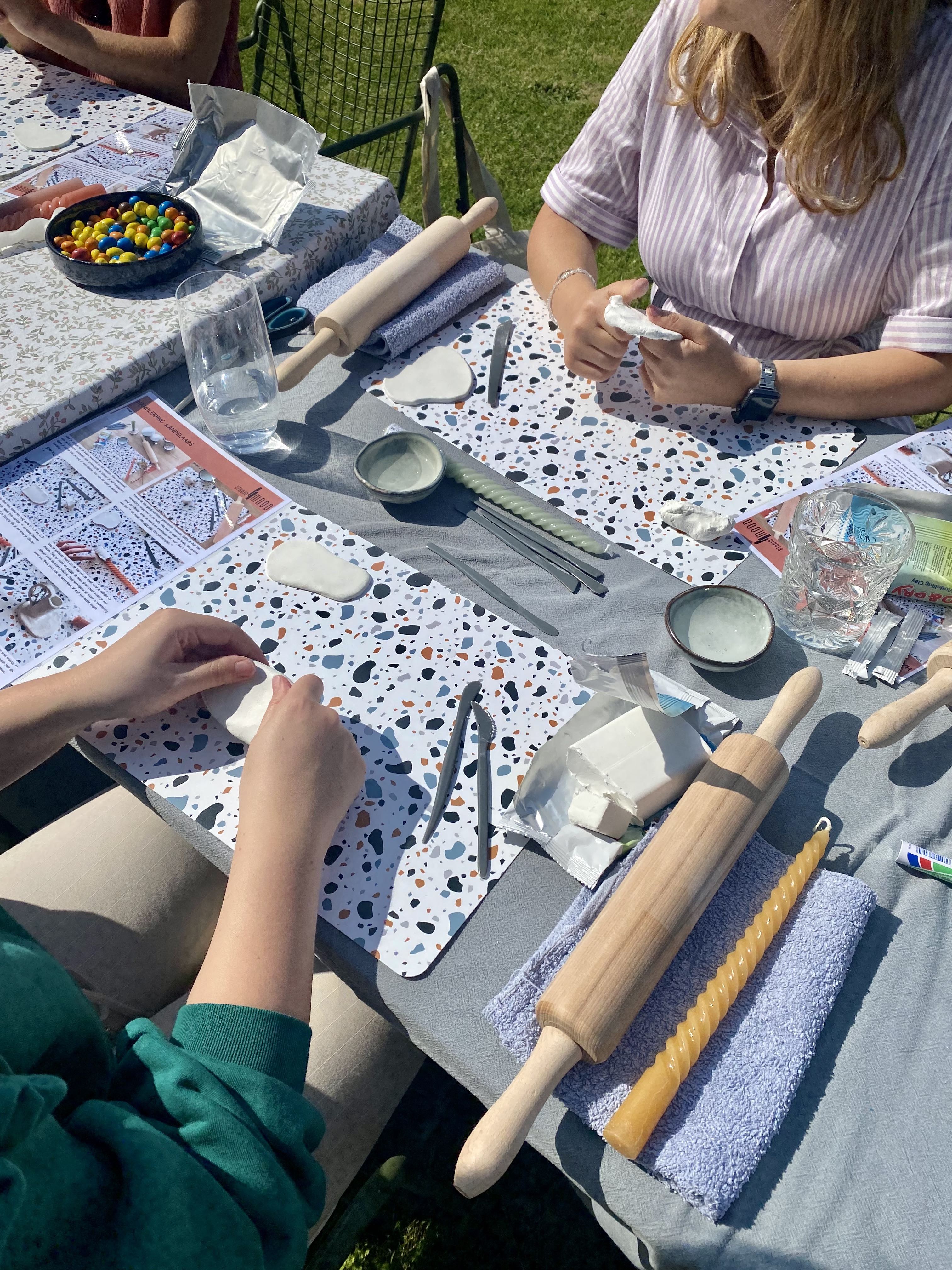 Workshop kaarsenhouders van luchtdrogende klei - Foto