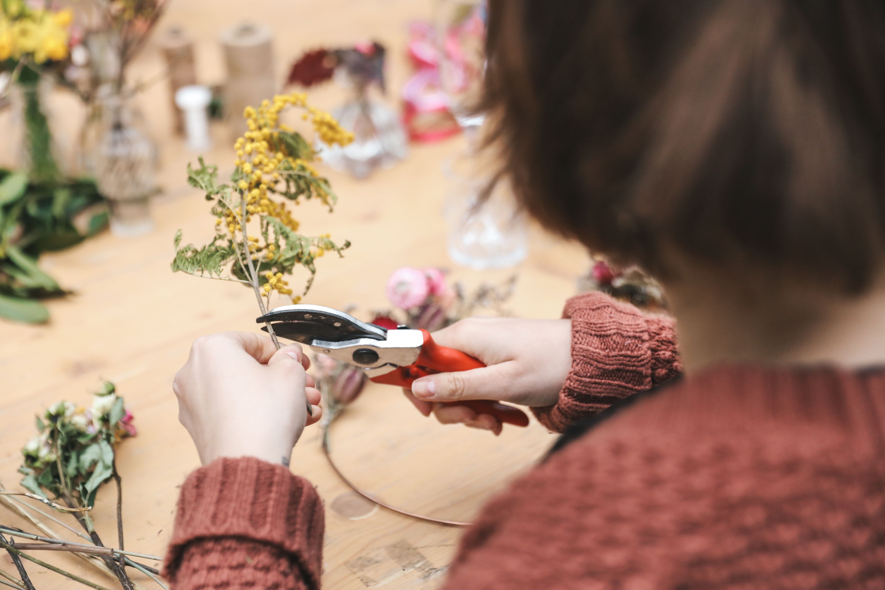 Workshop droogbloemenkrans als teambuilding voor bedrijven - Foto